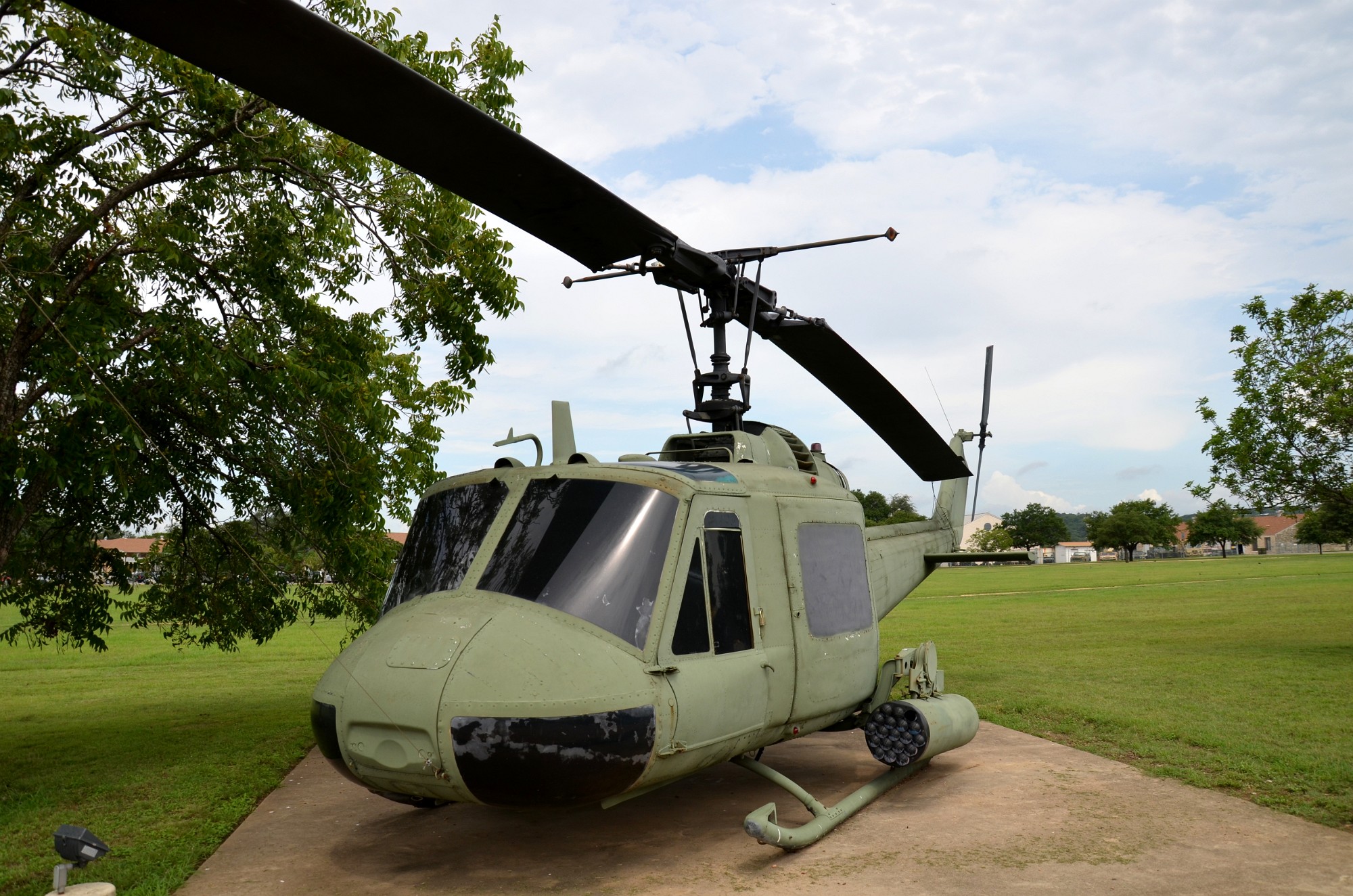 UH-1 Iroquois (Huey) UH-1 Iroquois (Huey)